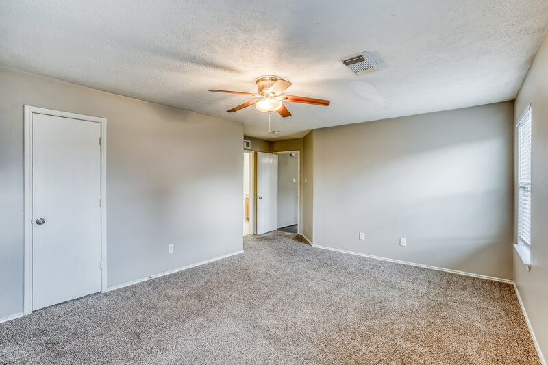 1,950/Mo, 4931 Winding View Ln Humble, TX 77346 Main Bedroom View 2