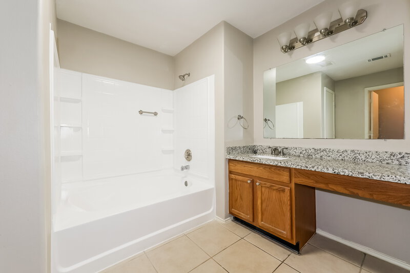 2,870/Mo, 4931 Winding View Ln Humble, TX 77346 Main Bathroom View
