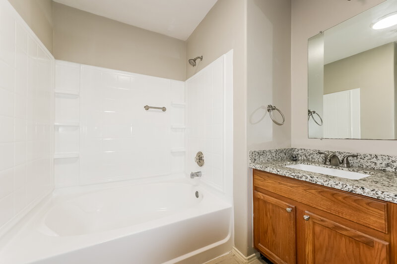 2,870/Mo, 4931 Winding View Ln Humble, TX 77346 Main Bathroom View 2