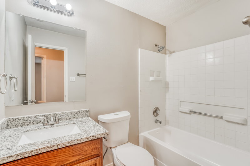 1,950/Mo, 4931 Winding View Ln Humble, TX 77346 Bathroom View