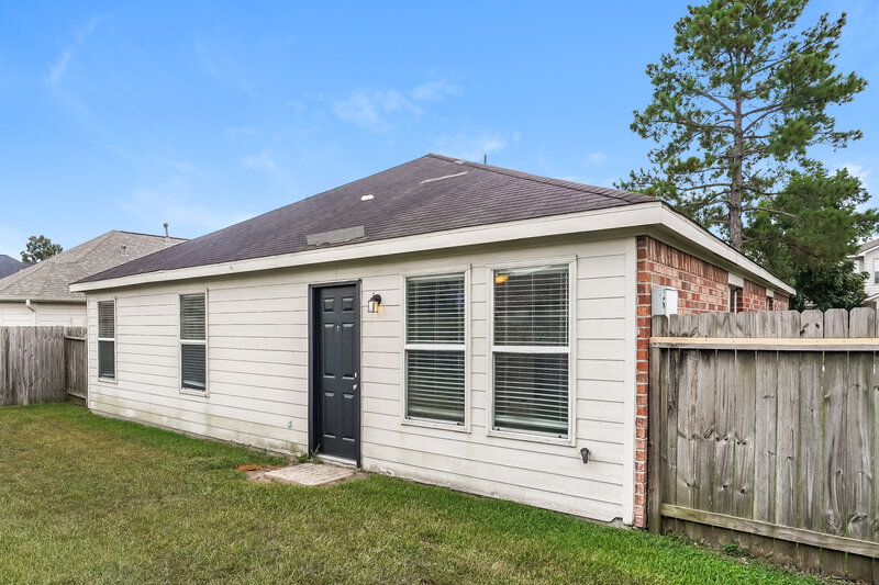 1,950/Mo, 4931 Winding View Ln Humble, TX 77346 Rear View