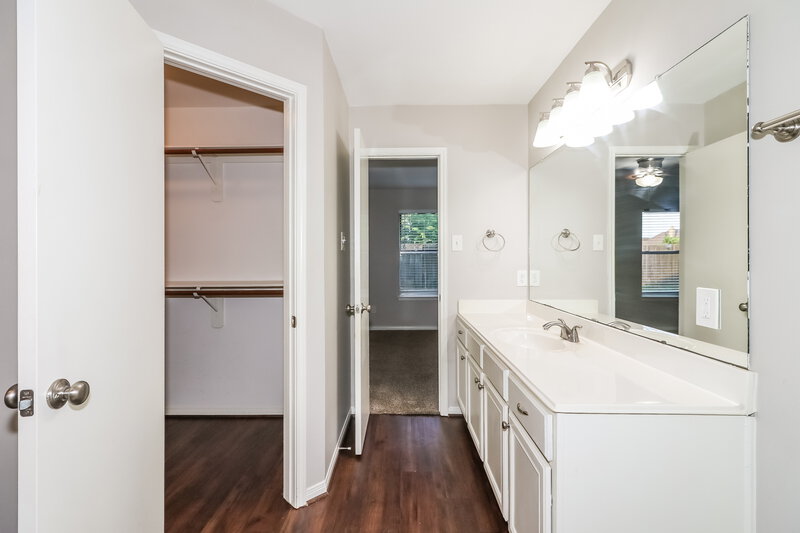 1,840/Mo, 12339 Westwold Dr Tomball, TX 77377 Main Bathroom View 2