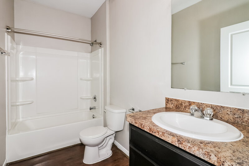 1,730/Mo, 10339 Dawson Hill Ln Houston, TX 77044 Bathroom View