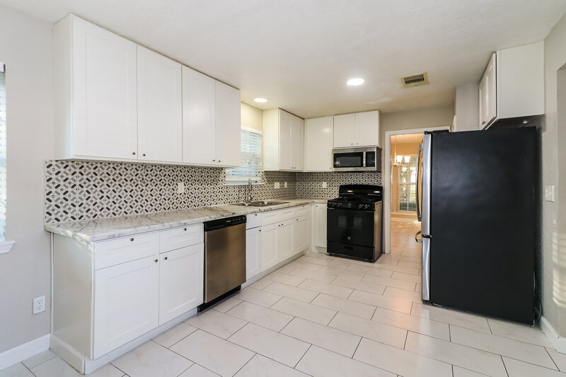 1,850/Mo, 17435 Chicory Dr Houston, TX 77084 Kitchen View 2