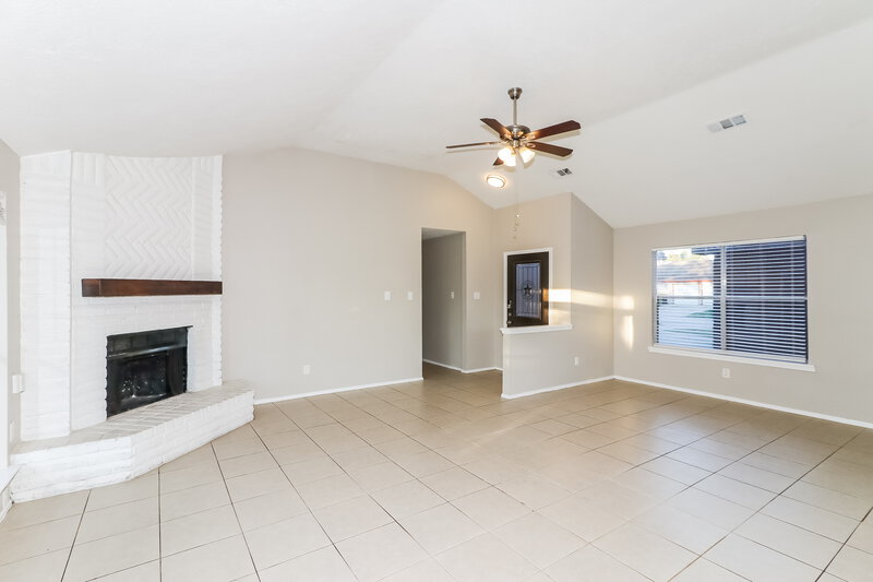 1,780/Mo, 11403 Milners Point Dr Houston, TX 77066 Living Room View 2