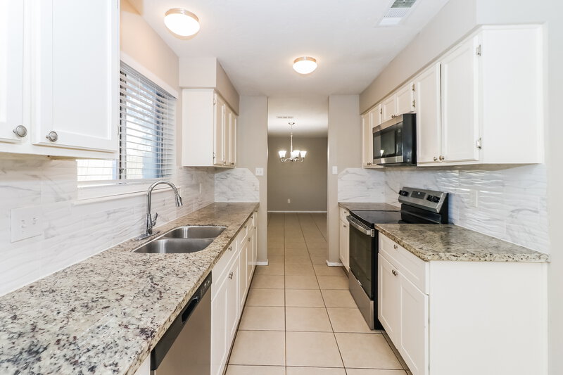 1,780/Mo, 11403 Milners Point Dr Houston, TX 77066 Kitchen View 2