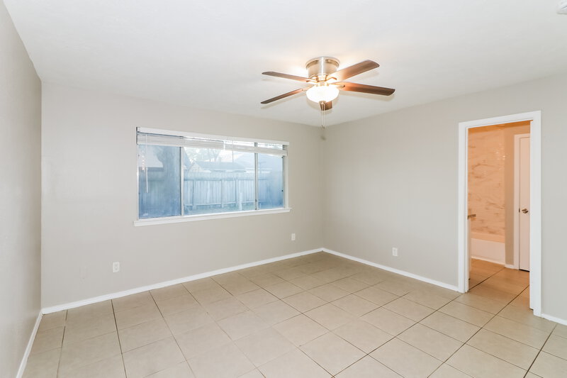 1,780/Mo, 11403 Milners Point Dr Houston, TX 77066 Main Bedroom View