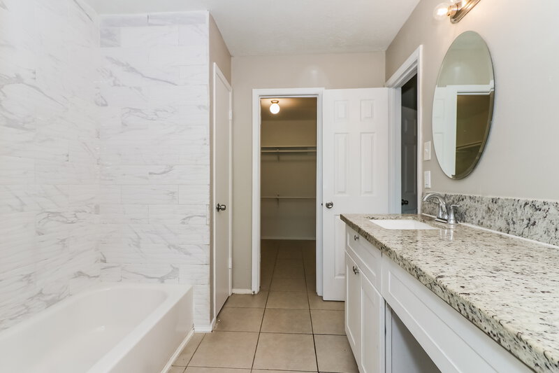 1,780/Mo, 11403 Milners Point Dr Houston, TX 77066 Main Bathroom View 2
