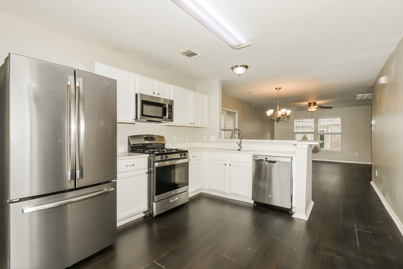 1,560/Mo, 6154 Settlers Lake Cir E Katy, TX 77449 Kitchen View 2