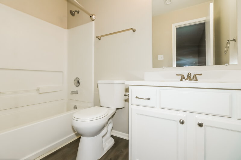 1,560/Mo, 6154 Settlers Lake Cir E Katy, TX 77449 Main Bathroom View