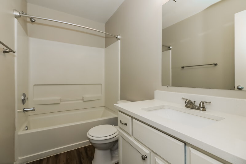 1,560/Mo, 6154 Settlers Lake Cir E Katy, TX 77449 Bathroom View