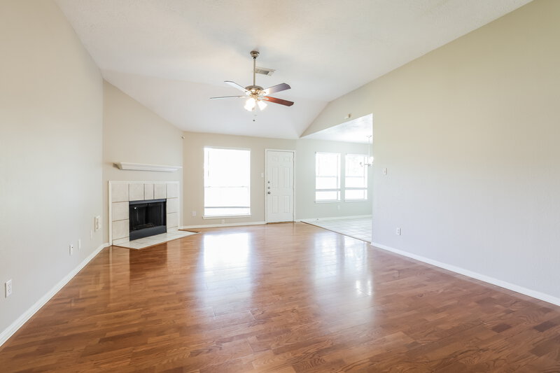 1,915/Mo, 3030 Hummingbird Ln Humble, TX 77396 Living Room View