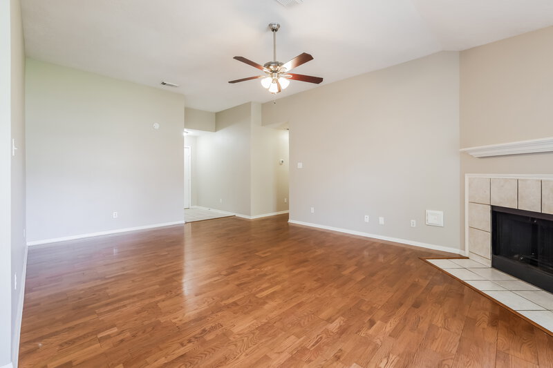 1,915/Mo, 3030 Hummingbird Ln Humble, TX 77396 Living Room View 2