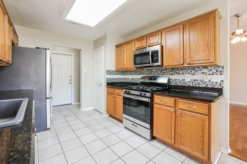 1,915/Mo, 3030 Hummingbird Ln Humble, TX 77396 Kitchen View