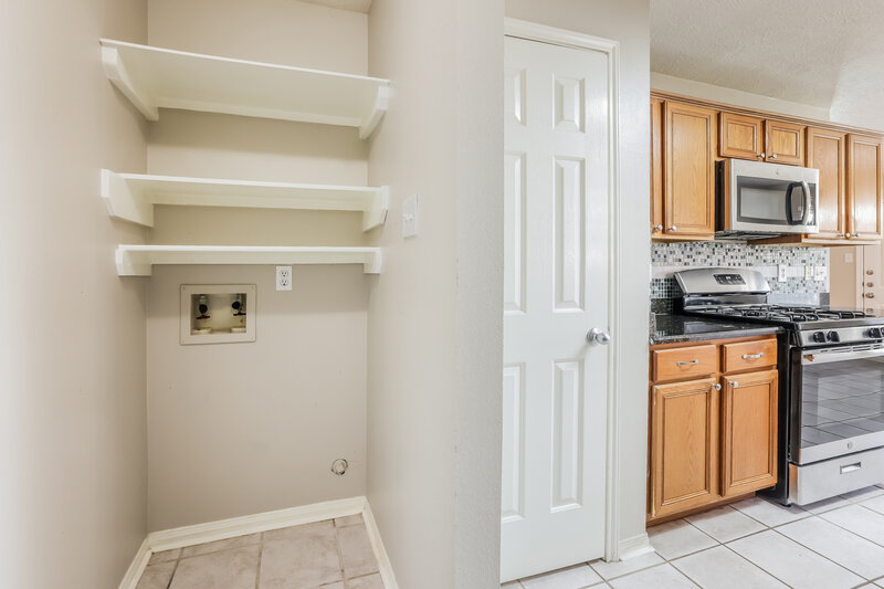 1,915/Mo, 3030 Hummingbird Ln Humble, TX 77396 Laundry Room View