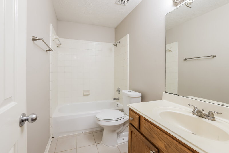 1,915/Mo, 3030 Hummingbird Ln Humble, TX 77396 Bathroom View