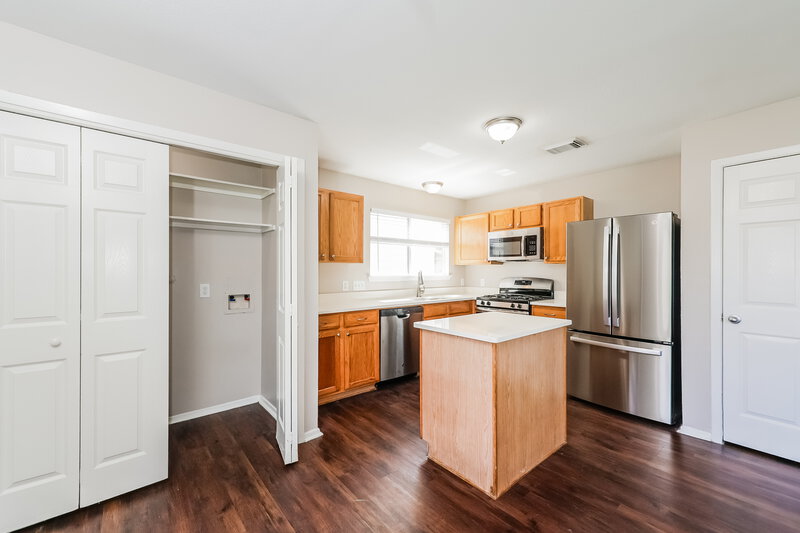 1,645/Mo, 1043 Verde Trails Dr Houston, TX 77073 Kitchen View 2