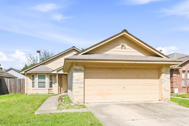 3 Bedroom House – 10318 Bushy Creek Dr, Houston, TX 77070