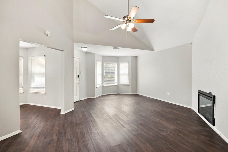1,685/Mo, 10318 Bushy Creek Dr Houston, TX 77070 Living Room View 2