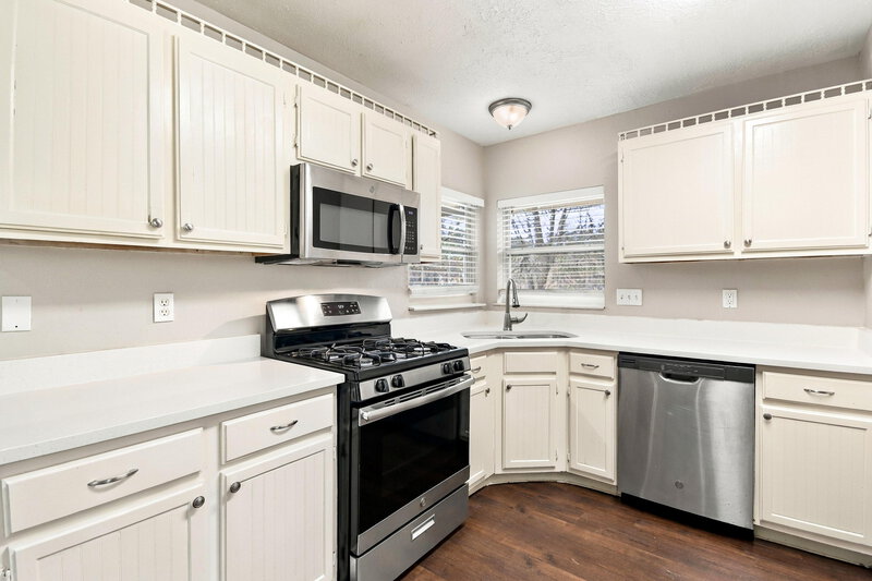 1,685/Mo, 10318 Bushy Creek Dr Houston, TX 77070 Kitchen View 2