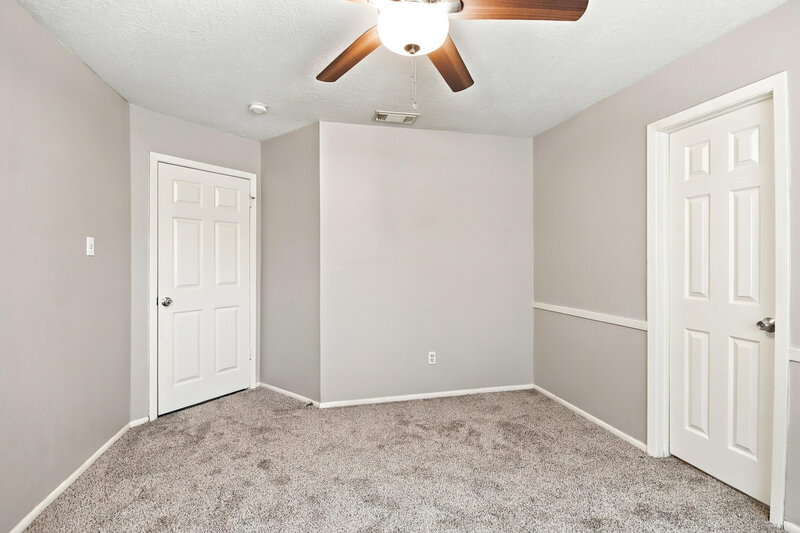1,685/Mo, 10318 Bushy Creek Dr Houston, TX 77070 Primary Bedroom View