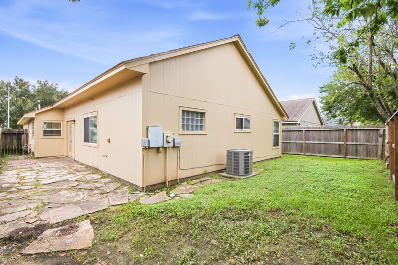 1,685/Mo, 10318 Bushy Creek Dr Houston, TX 77070 Rear View