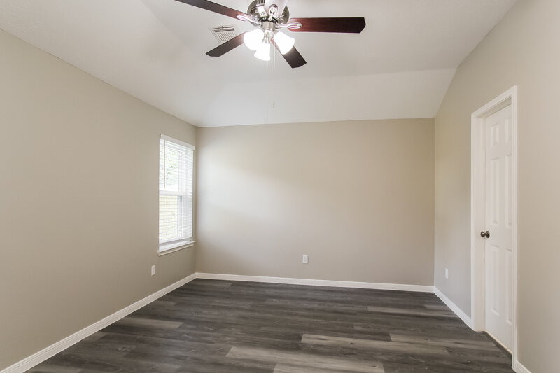 2,660/Mo, 19114 Timber Way Dr Humble, TX 77346 Main Bedroom View 2