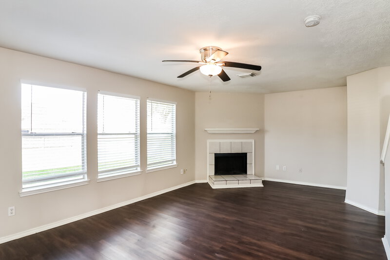 0/Mo, 3219 Bent Brook Way Katy, TX 77449 Living Room View