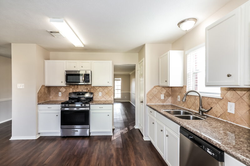 0/Mo, 3219 Bent Brook Way Katy, TX 77449 Kitchen View 2
