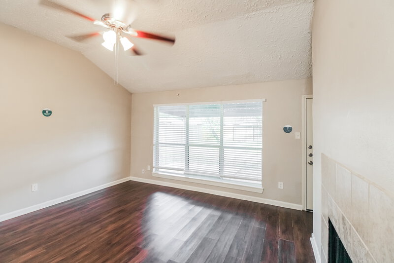 1,690/Mo, 314 Anchor Way League City, TX 77573 Living Room View