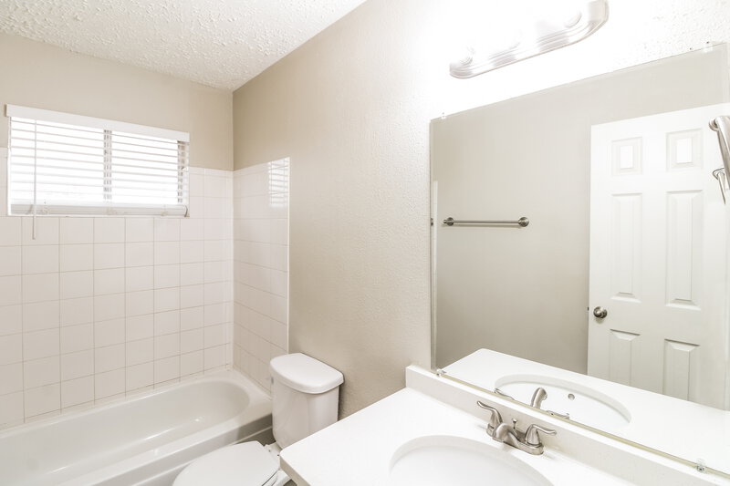 1,690/Mo, 314 Anchor Way League City, TX 77573 Bathroom View