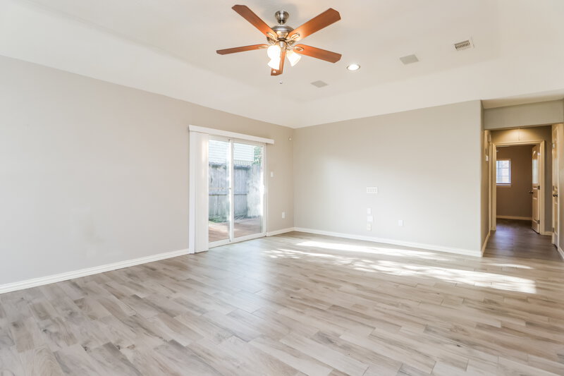 1,805/Mo, 10806 Clear Fork Dr Humble, TX 77396 Living Room View 2