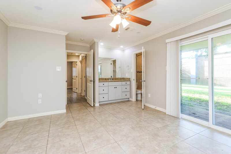 1,805/Mo, 10806 Clear Fork Dr Humble, TX 77396 Main Bedroom View 2