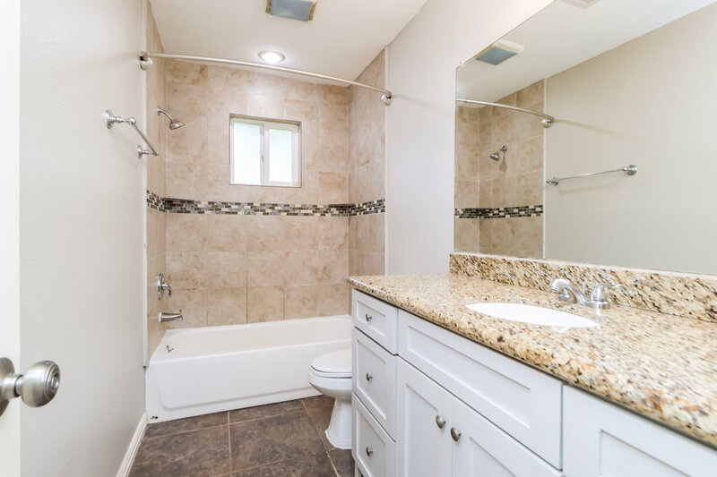 1,805/Mo, 10806 Clear Fork Dr Humble, TX 77396 Bathroom View