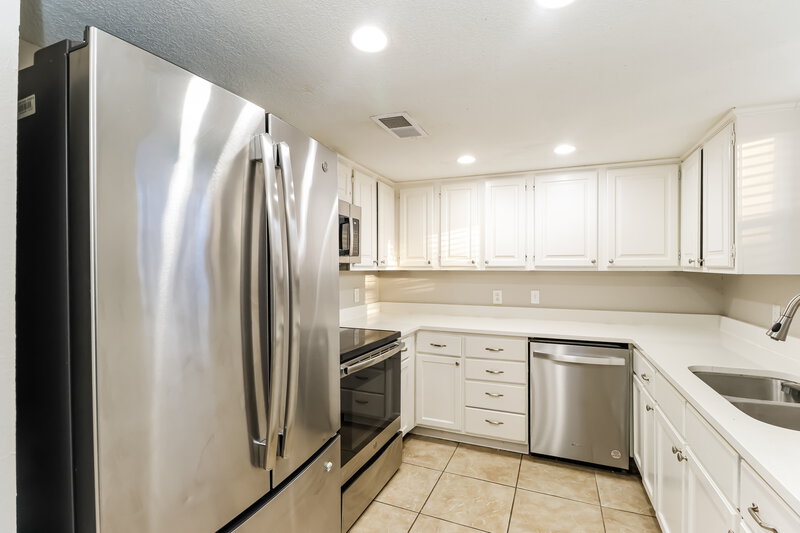 1,860/Mo, 9934 Glen Jay Ct Conroe, TX 77385 Kitchen View