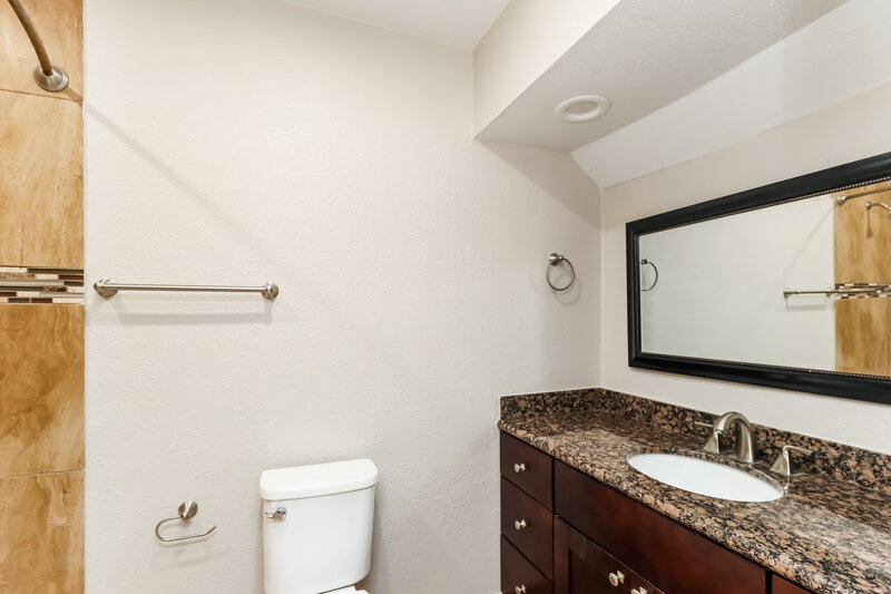 1,860/Mo, 9934 Glen Jay Ct Conroe, TX 77385 Main Bathroom View