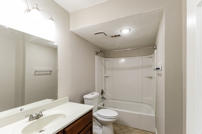 1,860/Mo, 9934 Glen Jay Ct Conroe, TX 77385 Bathroom View