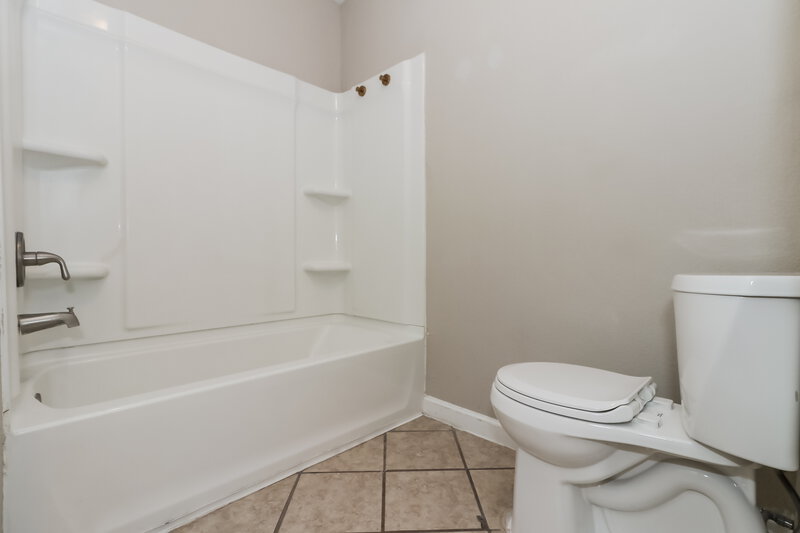1,795/Mo, 2631 Dawn Star Dr Missouri City, TX 77489 Main Bathroom View 2