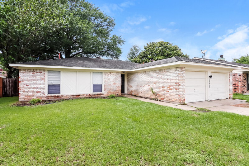 1,995/Mo, 13915 Peatwood Rd Houston, TX 77038 Front View