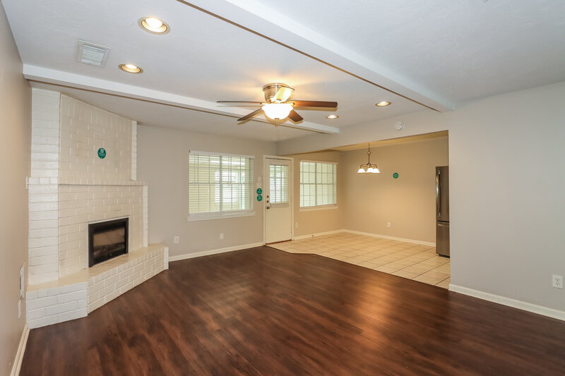 1,995/Mo, 13915 Peatwood Rd Houston, TX 77038 Living Room View 2