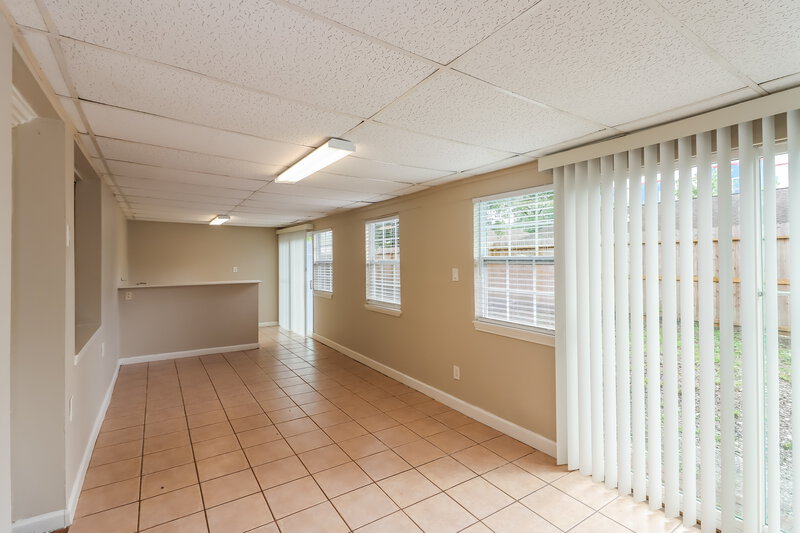 1,995/Mo, 13915 Peatwood Rd Houston, TX 77038 Family Room View