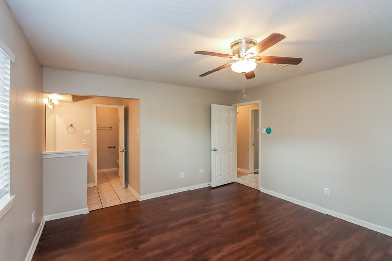 1,995/Mo, 13915 Peatwood Rd Houston, TX 77038 Main Bedroom View