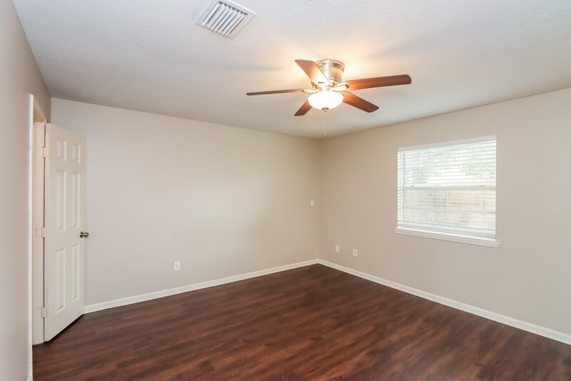 1,995/Mo, 13915 Peatwood Rd Houston, TX 77038 Main Bedroom View 2