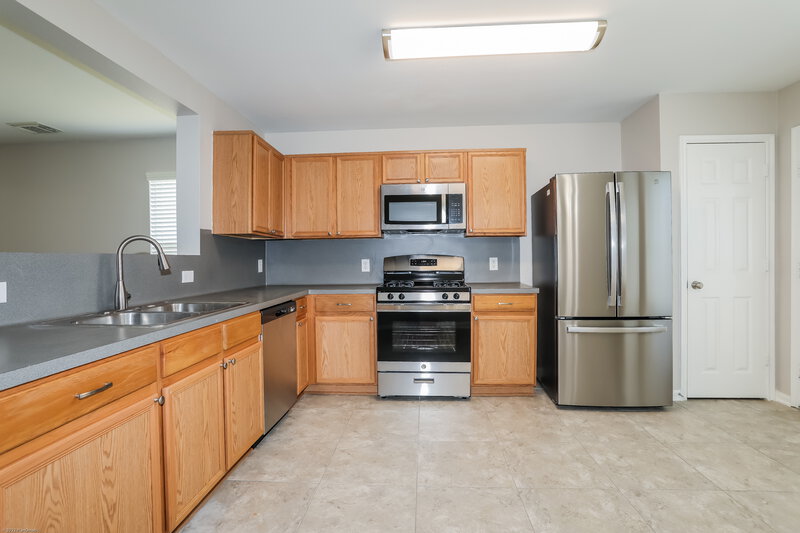 2,055/Mo, 19807 Hollington Dr Tomball, TX 77375 Kitchen View