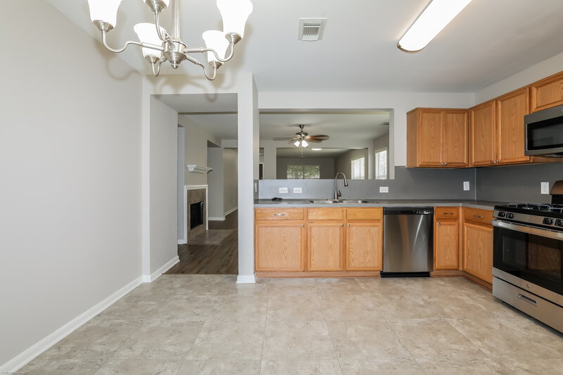 2,055/Mo, 19807 Hollington Dr Tomball, TX 77375 Kitchen View 2