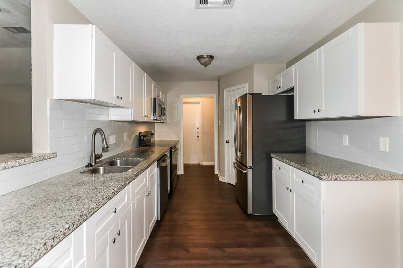 2,315/Mo, 2810 Forest Hills Drive League City, TX 77573 Kitchen View 2
