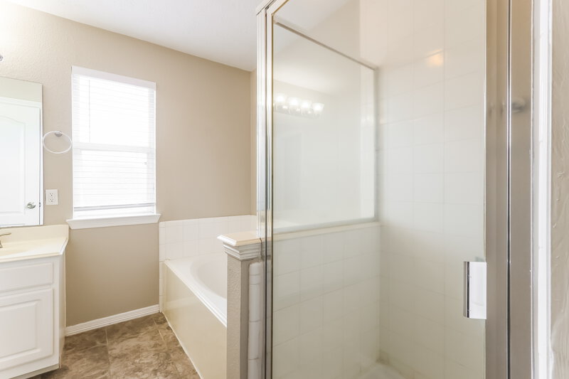 1,825/Mo, 26614 Cypresswood Dr Spring, TX 77373 Bathroom View