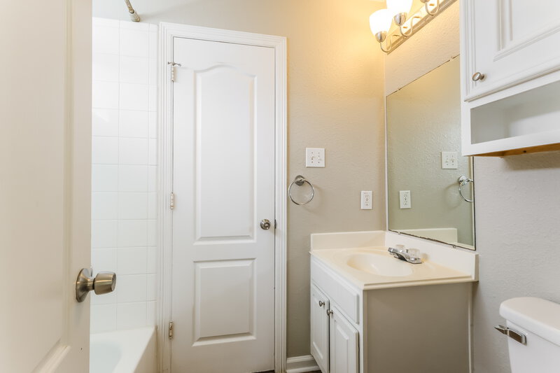 1,825/Mo, 26614 Cypresswood Dr Spring, TX 77373 Bathroom View 2