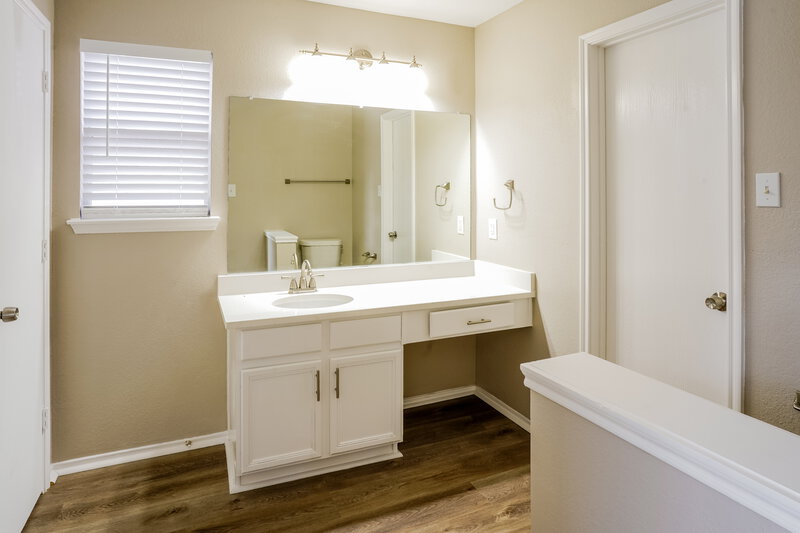 2,120/Mo, 22959 Twisting Pine Dr Spring, TX 77373 Main Bathroom View