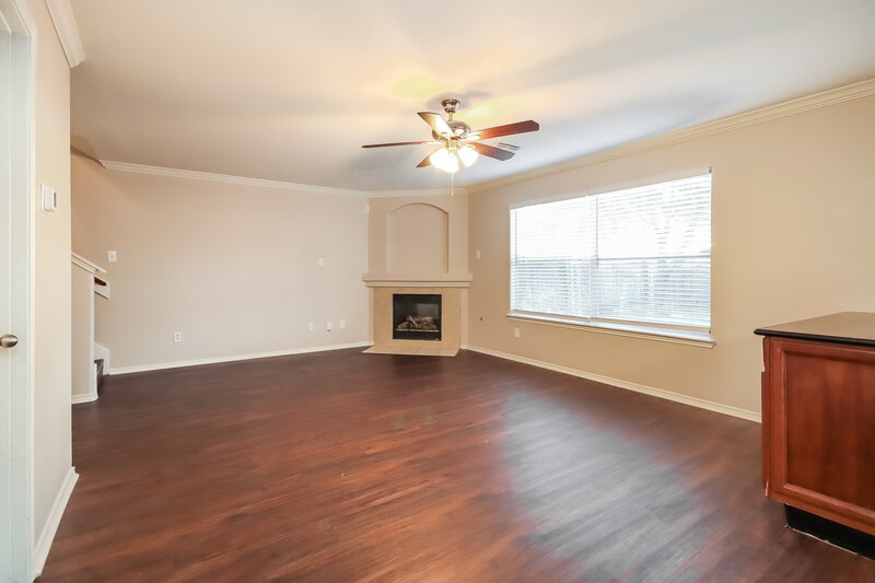 2,055/Mo, 14106 Chelseahurst Lane Houston, TX 77047 Living Room View